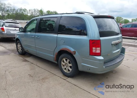 2008 Chrysler Town & Country Touring z USA, uszkodzony, nr VIN 2A8HR54P18R768285